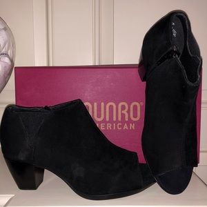 Munro Black Suede Bootie New Size 71/2